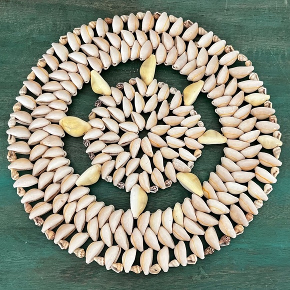 Round Cowrie Shell Decor BOHO - Picture 1 of 4
